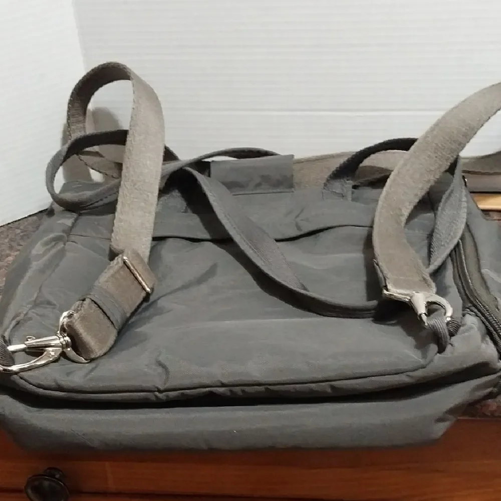 UNISEX Travelon Charcoal Messenger Bag .....NEW